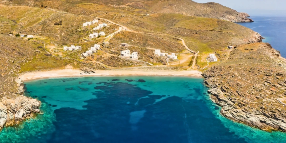Discovering the hidden beaches of Kythnos