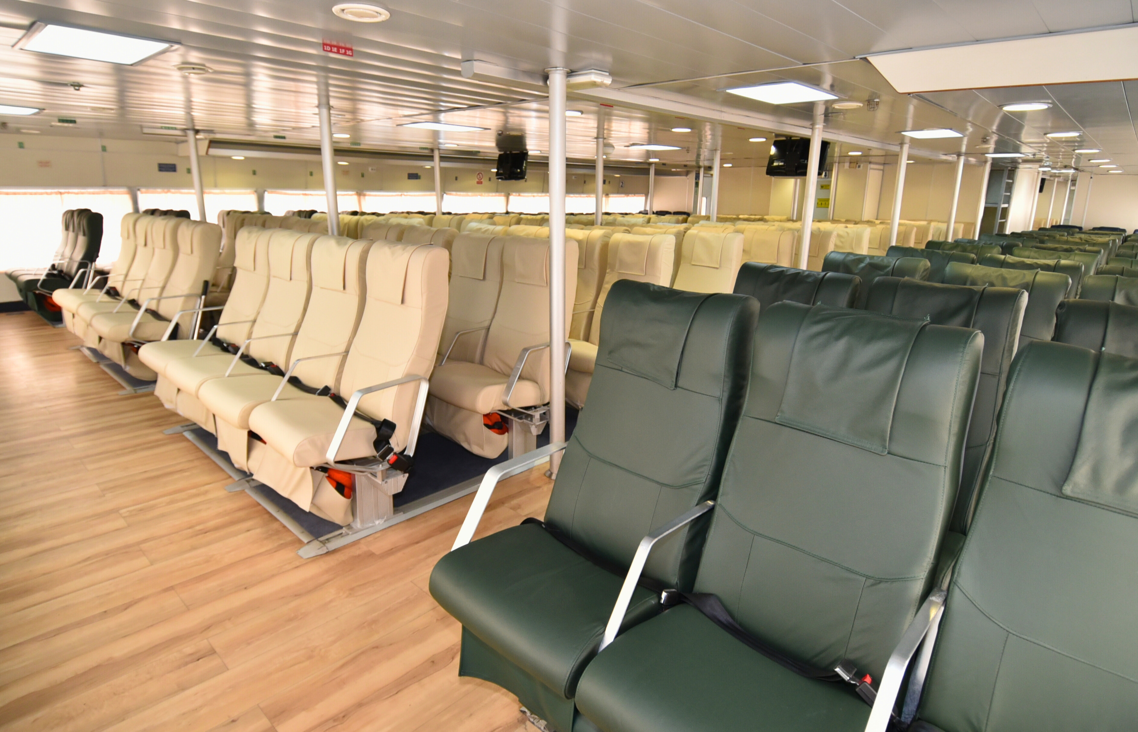 Superjet 2_indoor economy